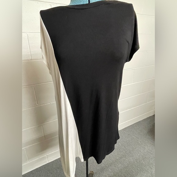 Ten 6 Ten Asymmetric Women's Color Block Top - Picture 2 of 8